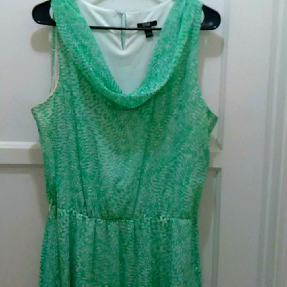 COPY - NWOT Pretty summer green summer dress